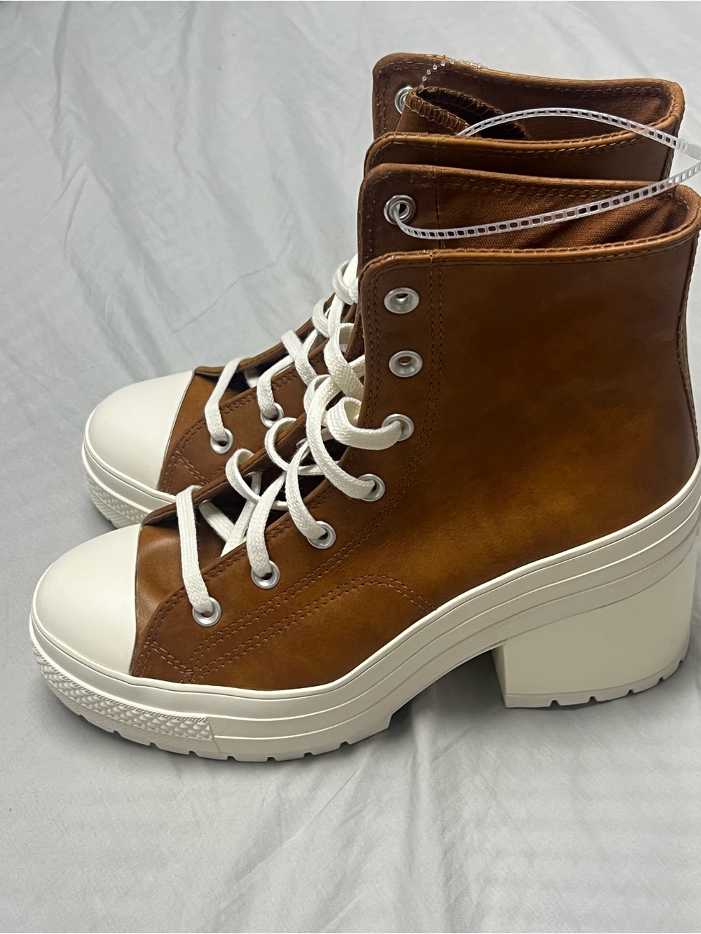 Converse

Chuck 70 De Luxe Heel - Picture 4 of 16